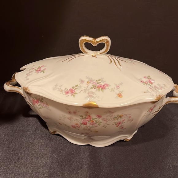 C. Ahernfeldt, Pink Floral With Green Leaves Pattern, Limoges: Large Tureen - Picture 1 of 10